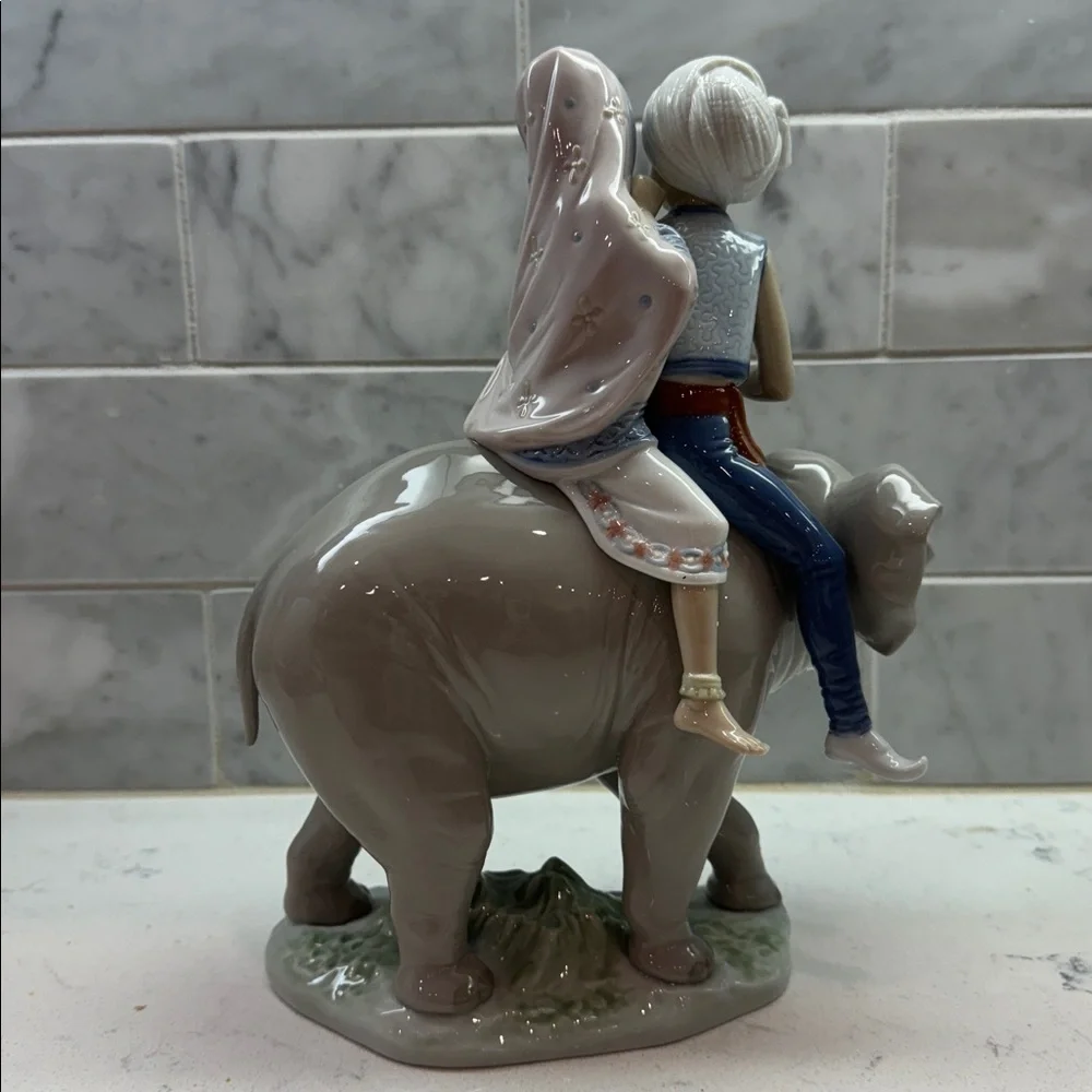 Lladro Indian Hindu Children on Elephant Figurine - Picture 5 of 7